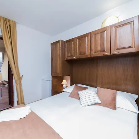 Mb Pag Bed & Breakfast