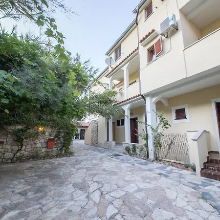 Mb Pag Alojamento de Acomodação e Pequeno-almoço Pag Town