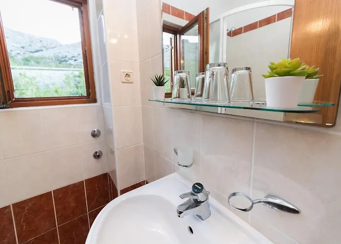 Mb Pag krevet i doručak Pag Town